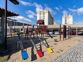 Playground — área infantil ao ar livre